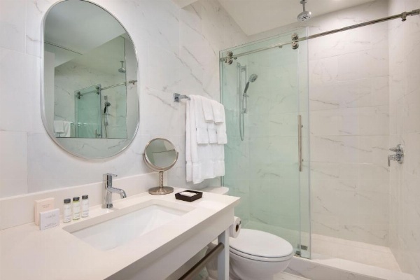 Grand Galvez Resort, Autograph Collection image 27